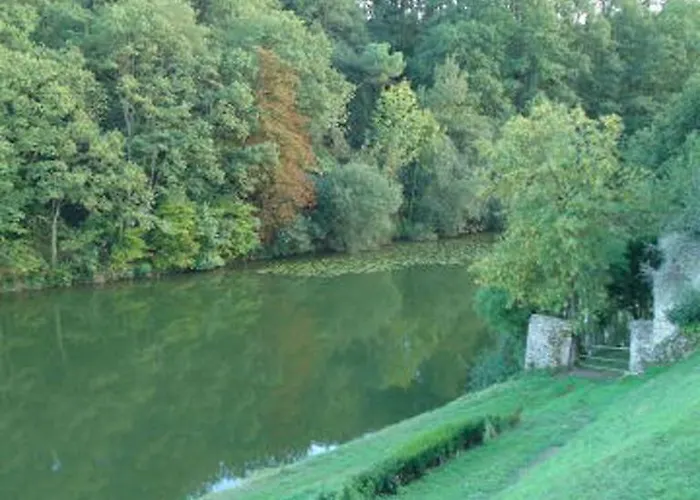 Chateau De Vaux Gesnes-le-Gandelin